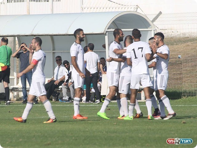 שחקני כאוכב חוגגים בנהריה (מיכה פישנזון)